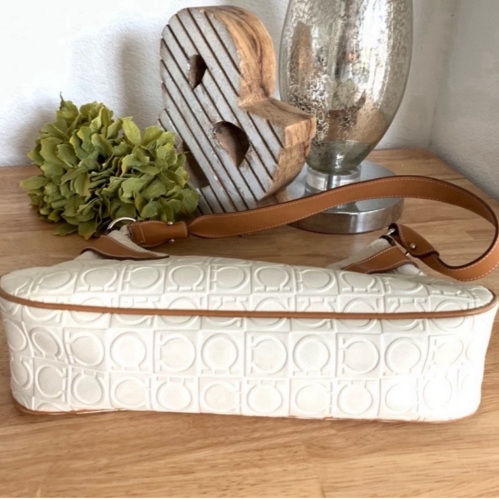 Salvatore Ferragamo Off White/Brown Gancini
Embossed Leather Shoulder Bag - Picture 7 of 15